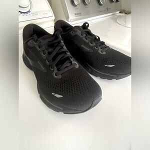 Brooks Ghost 15 neutral running shoe 8.5 medium